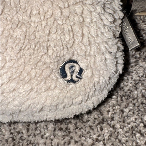 Lululemon Everywhere Fleece Belt Bag in Light Ivory - Picture 2 of 5